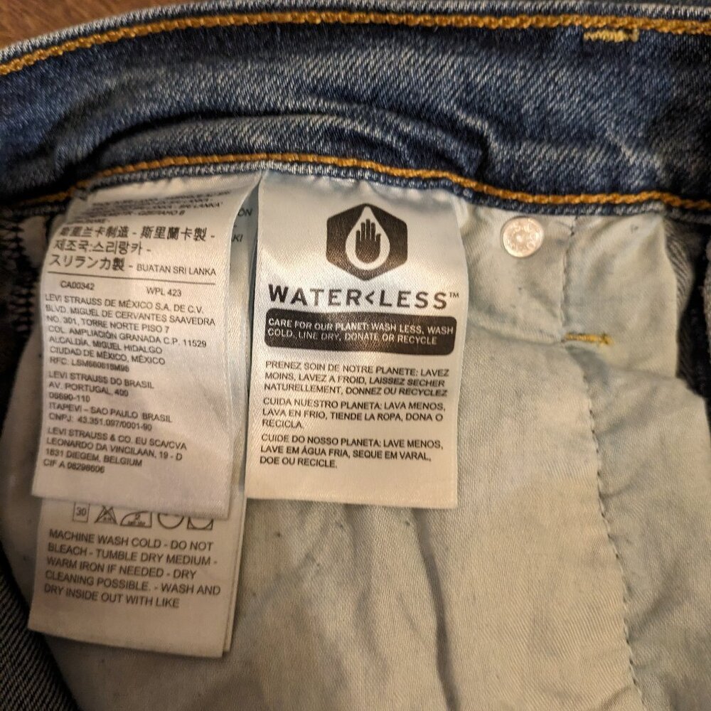 Levi's Ribcage Straight Size 30 Medium Wash Button Fly - Picture 11 of 11